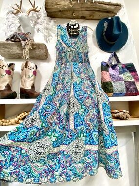 Stunning Gypsy paisley maxi dress w enchanting southwestern vibe
